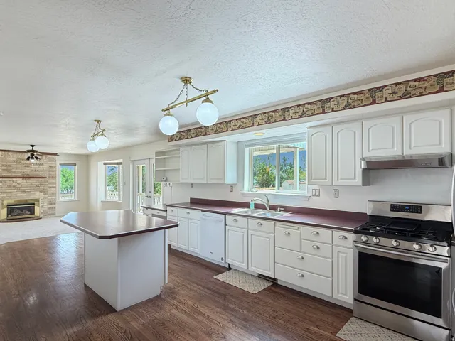 190 E 600 N, Ferron, Utah 84523