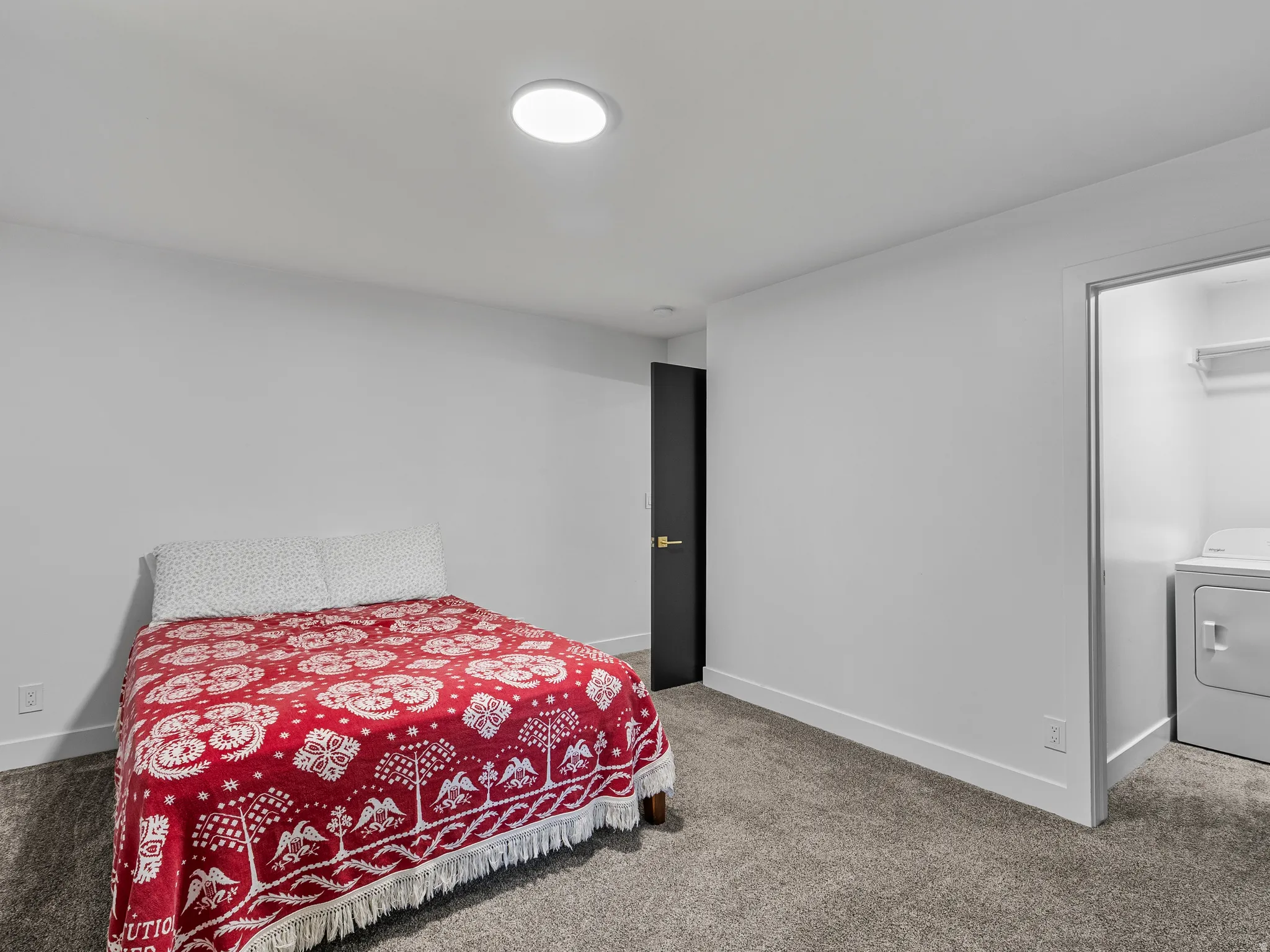 Carpeted room with a recessed ceiling light