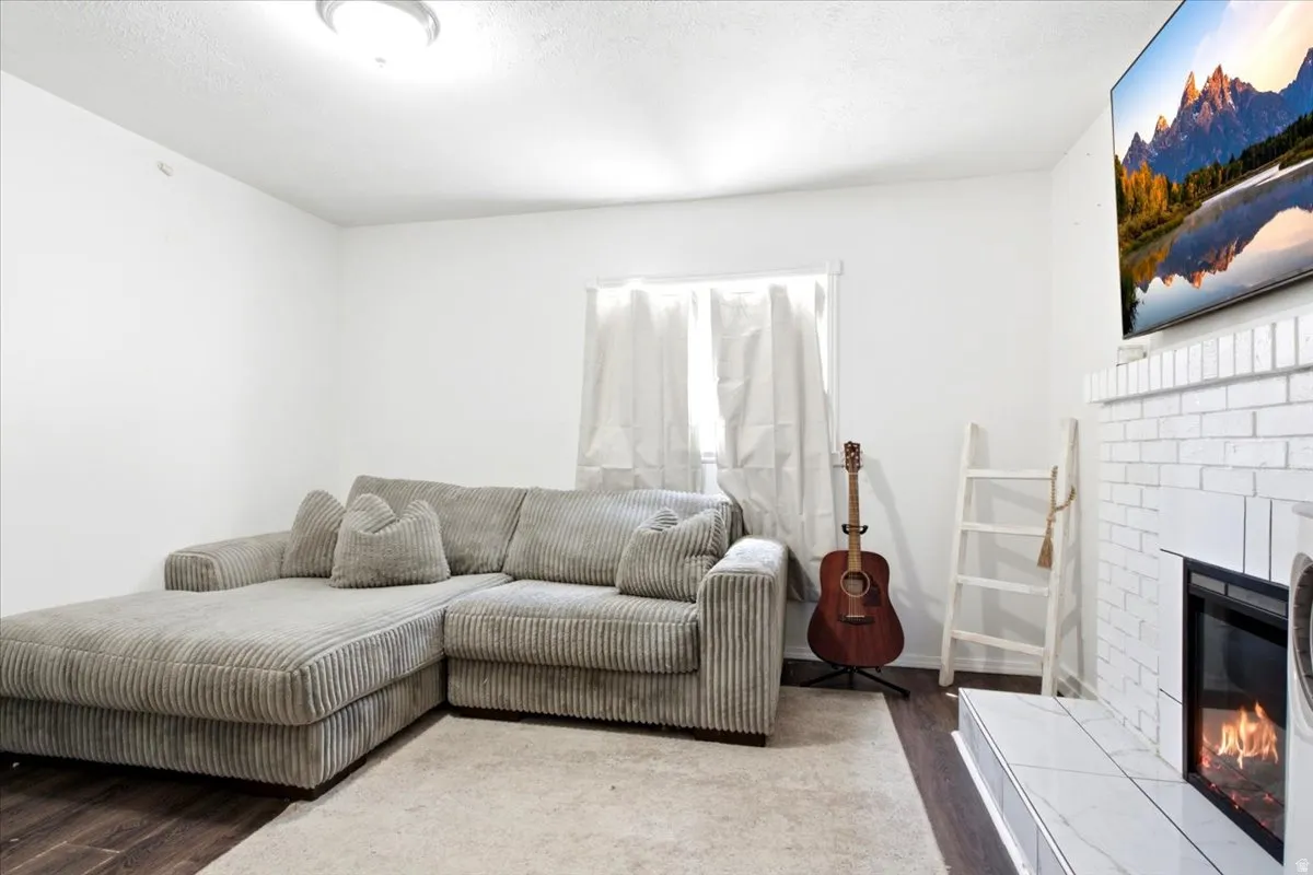 White brick fireplace with a tile hearth and mantle