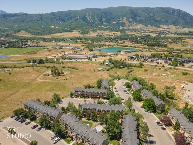Views of location and surrounding mountains