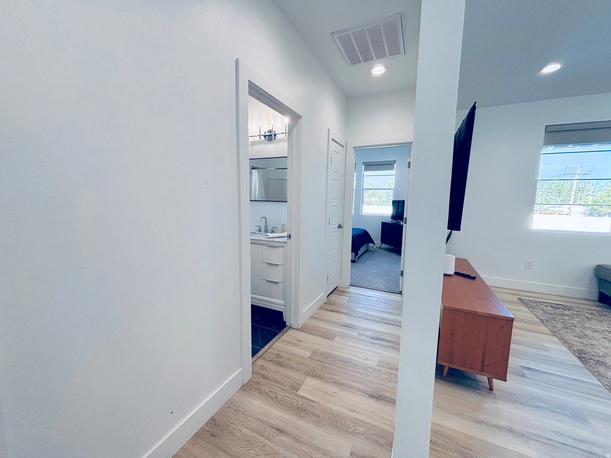 divider hall from great room to bedrooms and main bath.