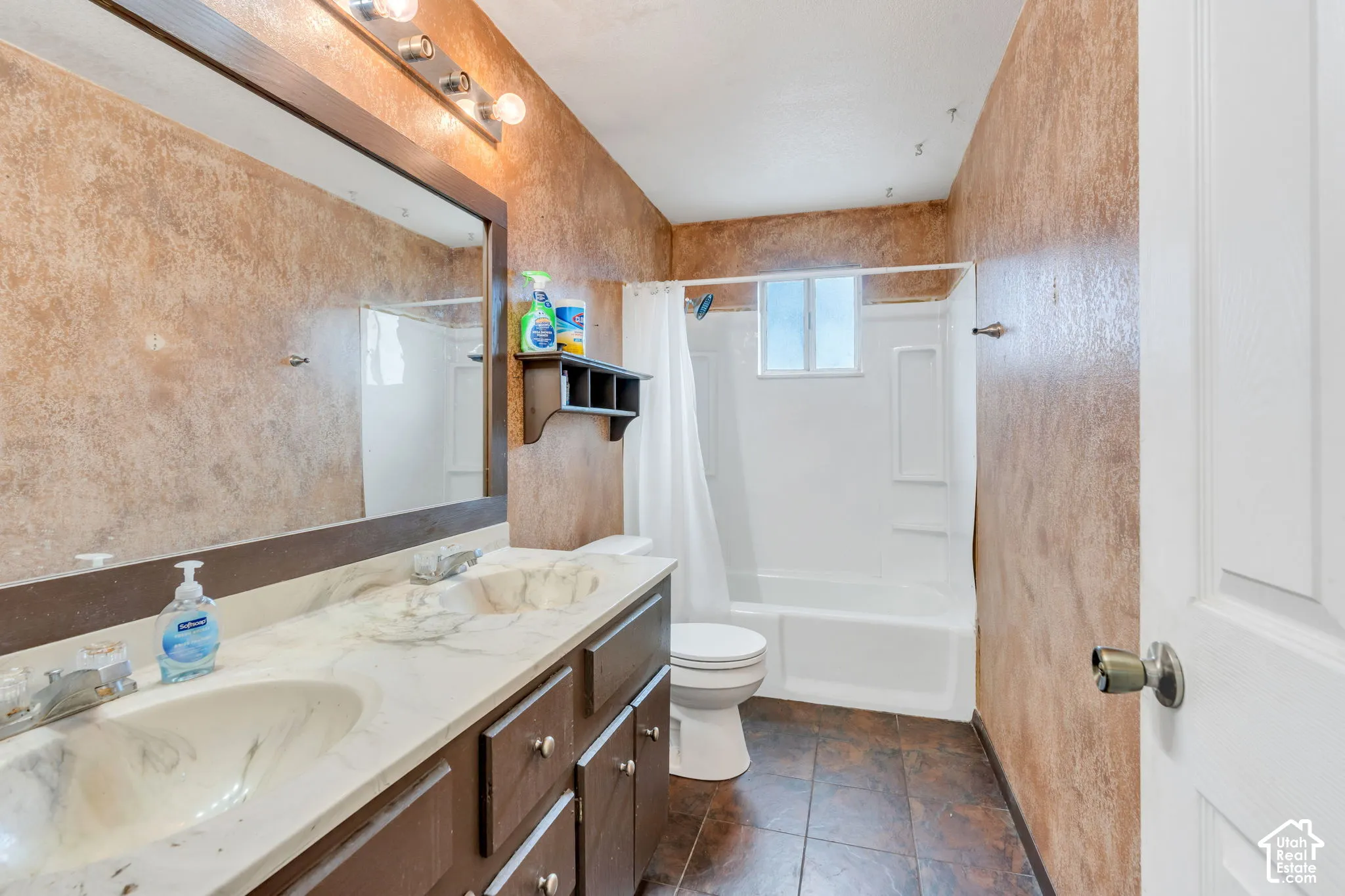 Full family bathroom