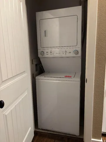 STACKABLE WASHER/DRYER!