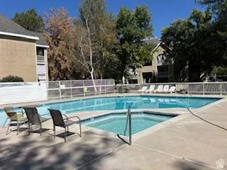 SWIMMING POOL/HOTTUB FOR THE HOT DAYS!