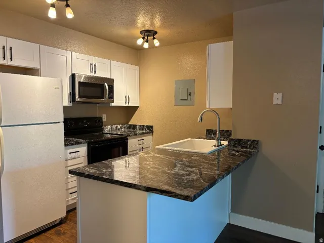 BEAUTIFUL UPDATED KITCHEN!