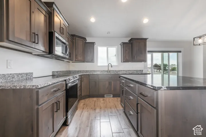 2543 W 3100 N, Farr West, Utah 84404