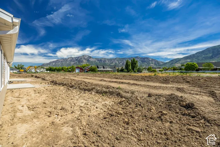 1058 N Summit View Dr, Harrisville, Utah 84404