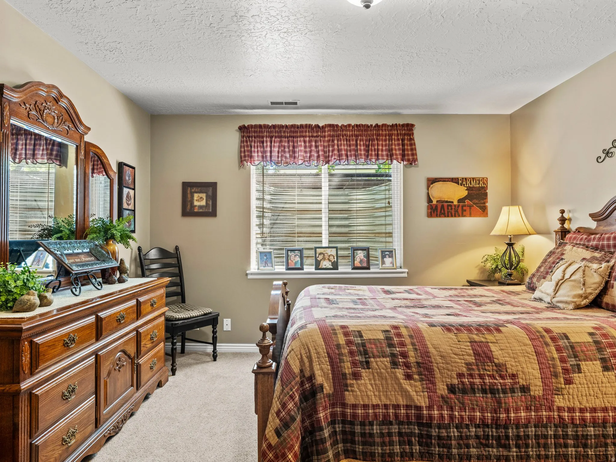 Guest room features walk in closet