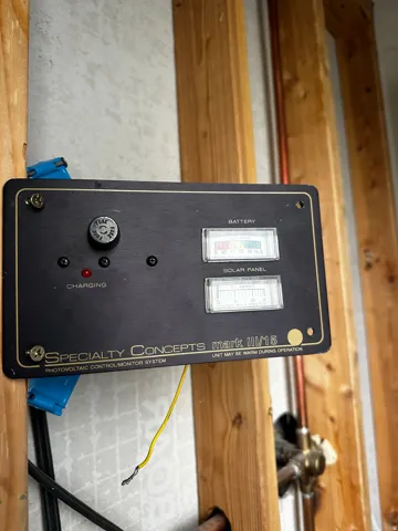 Photovoltaic control/monitor system featuring a battery gauge and a solar panel gauge