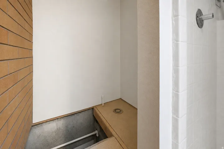 3/4 unfinished bath in garage