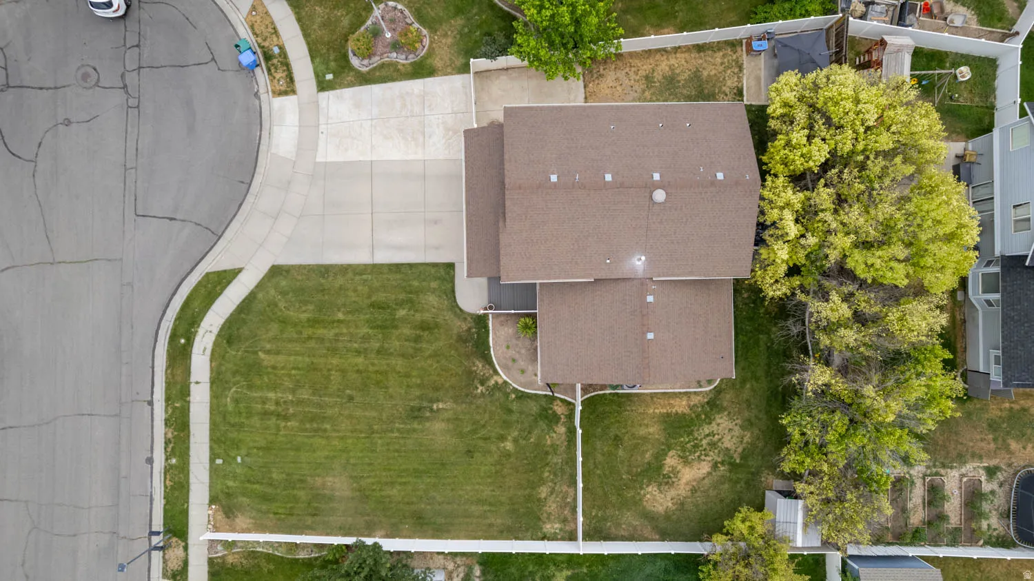 Brown asphalt shingle roof