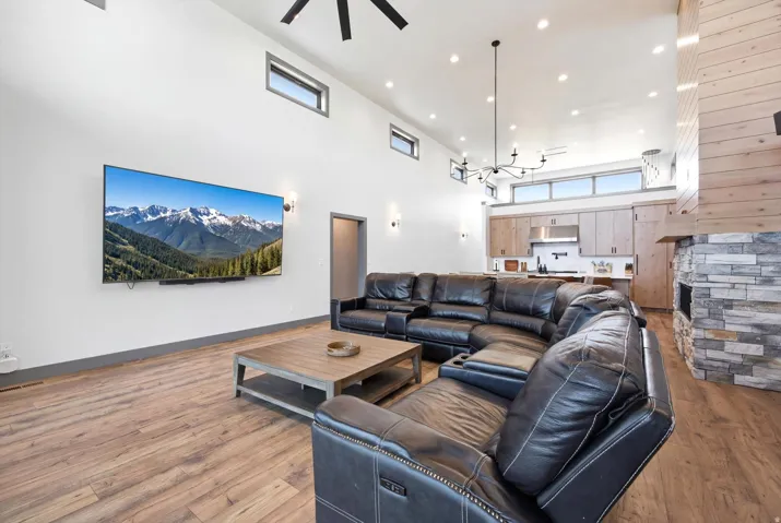 571 W Coopers Cir, Garden City, Utah 84028