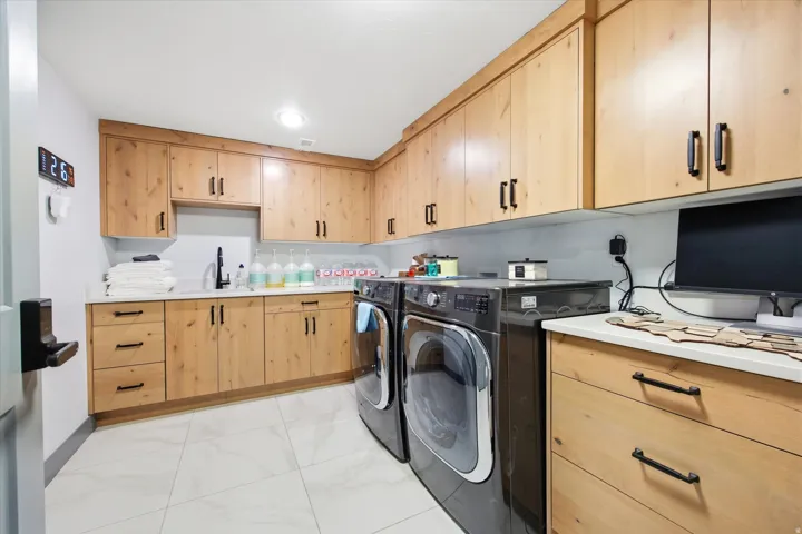 571 W Coopers Cir, Garden City, Utah 84028
