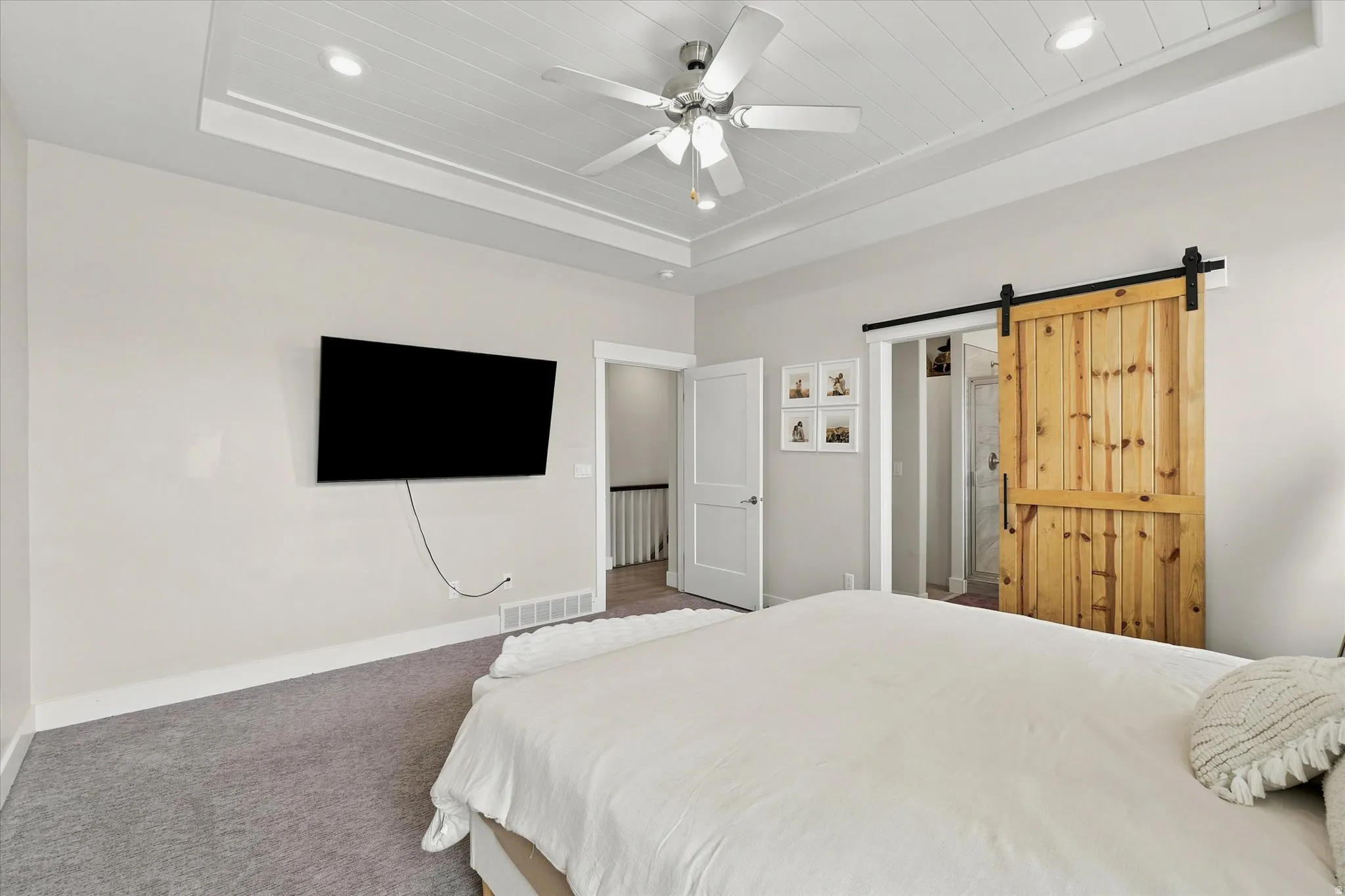 Tray ceiling with recessed lighting and a ceiling fan