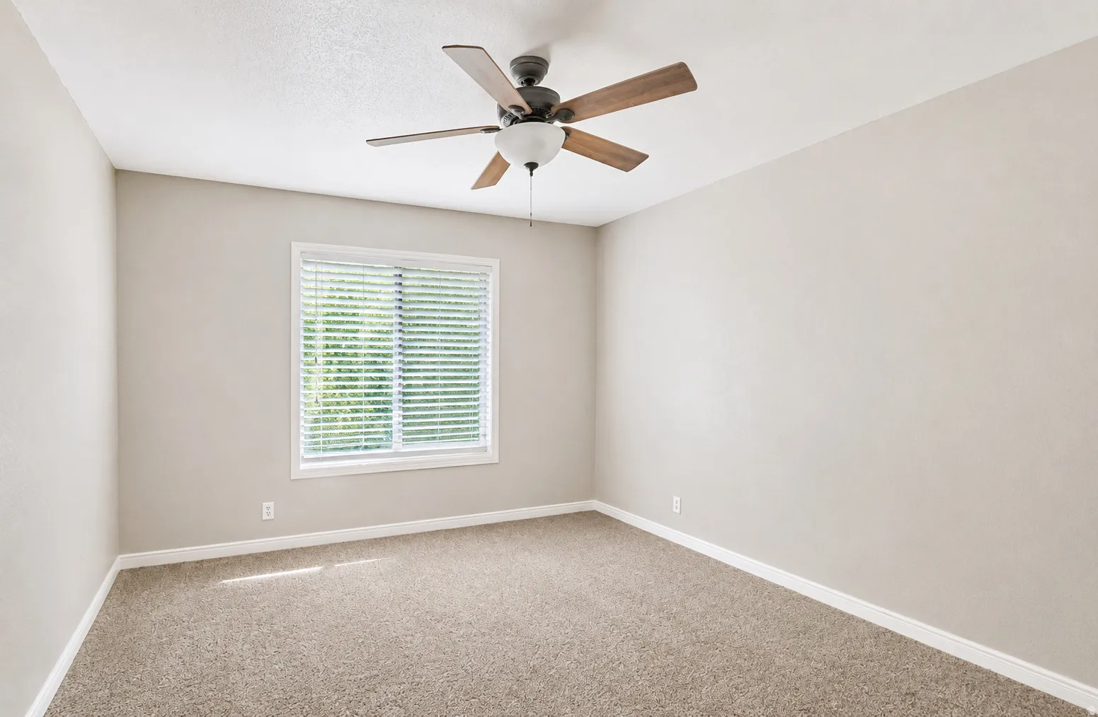 Large second bedroom