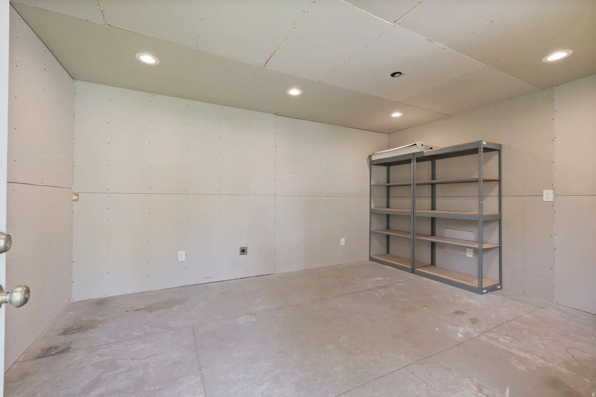 Workshop featuring concrete flooring, recessed lighting, and 220V power