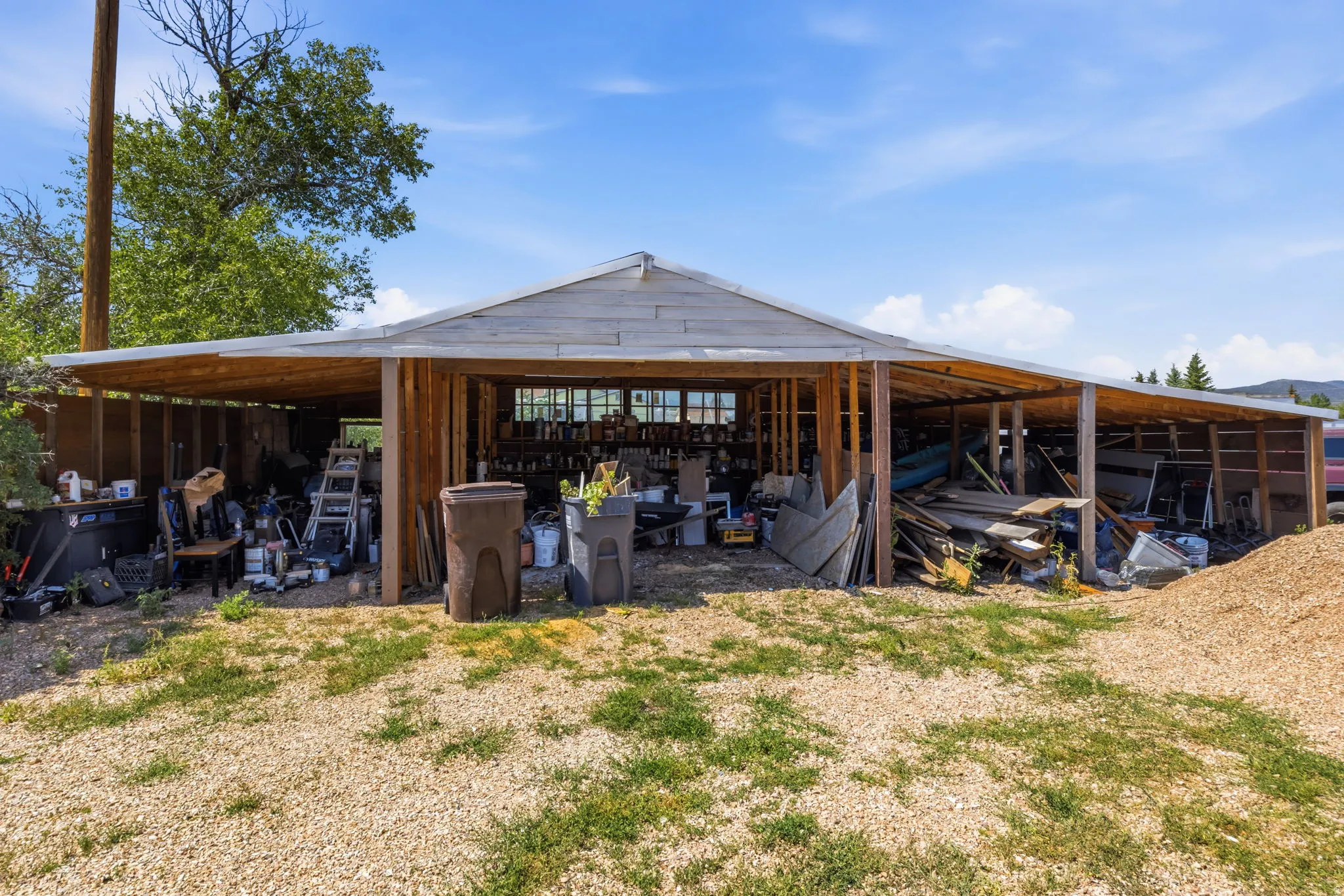 Outdoor structure