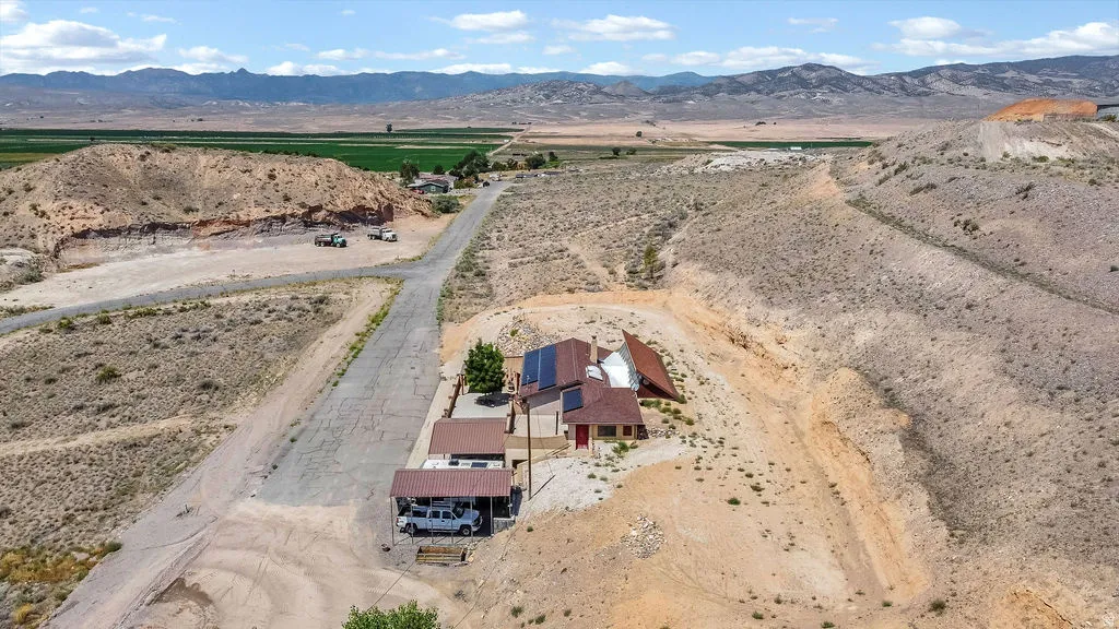 Property situated in a desert landscape with mountain ranges and cultivated fields in the background