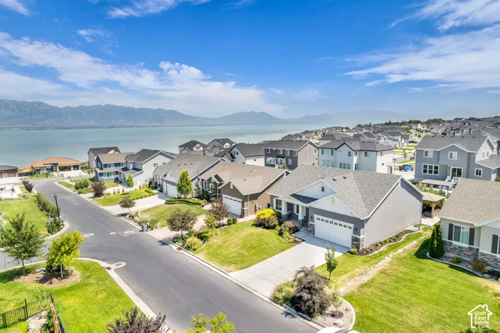 Expansive residential community featuring lake and mountain backdrops