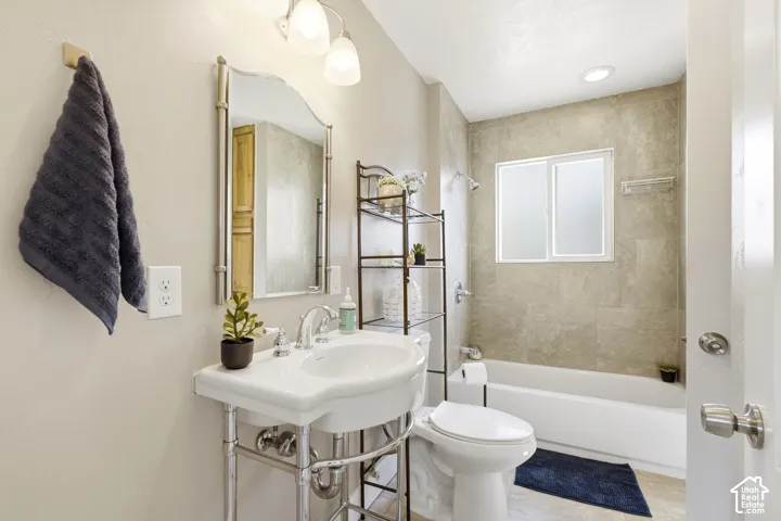 Main floor Jack and Jill bathroom.