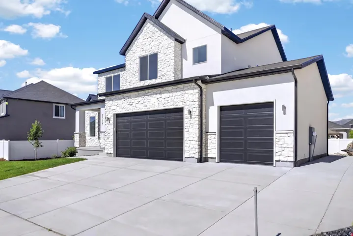 5325 N Honey Suckle Way, Eagle Mountain, Utah 84005