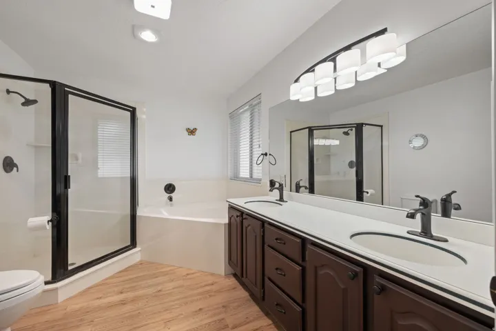 Master Bathroom (ensuite)
