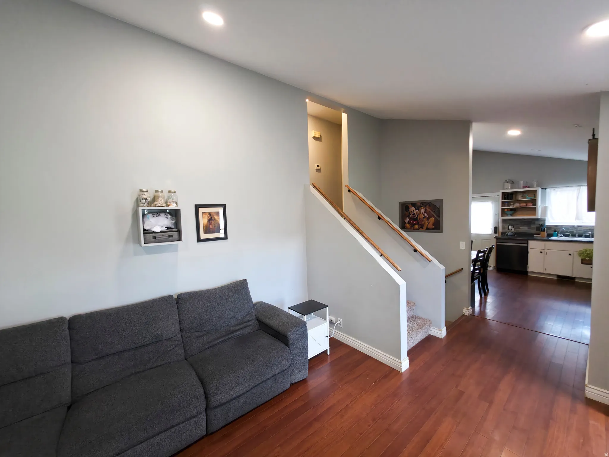 Open floorplan: living to kitchen.