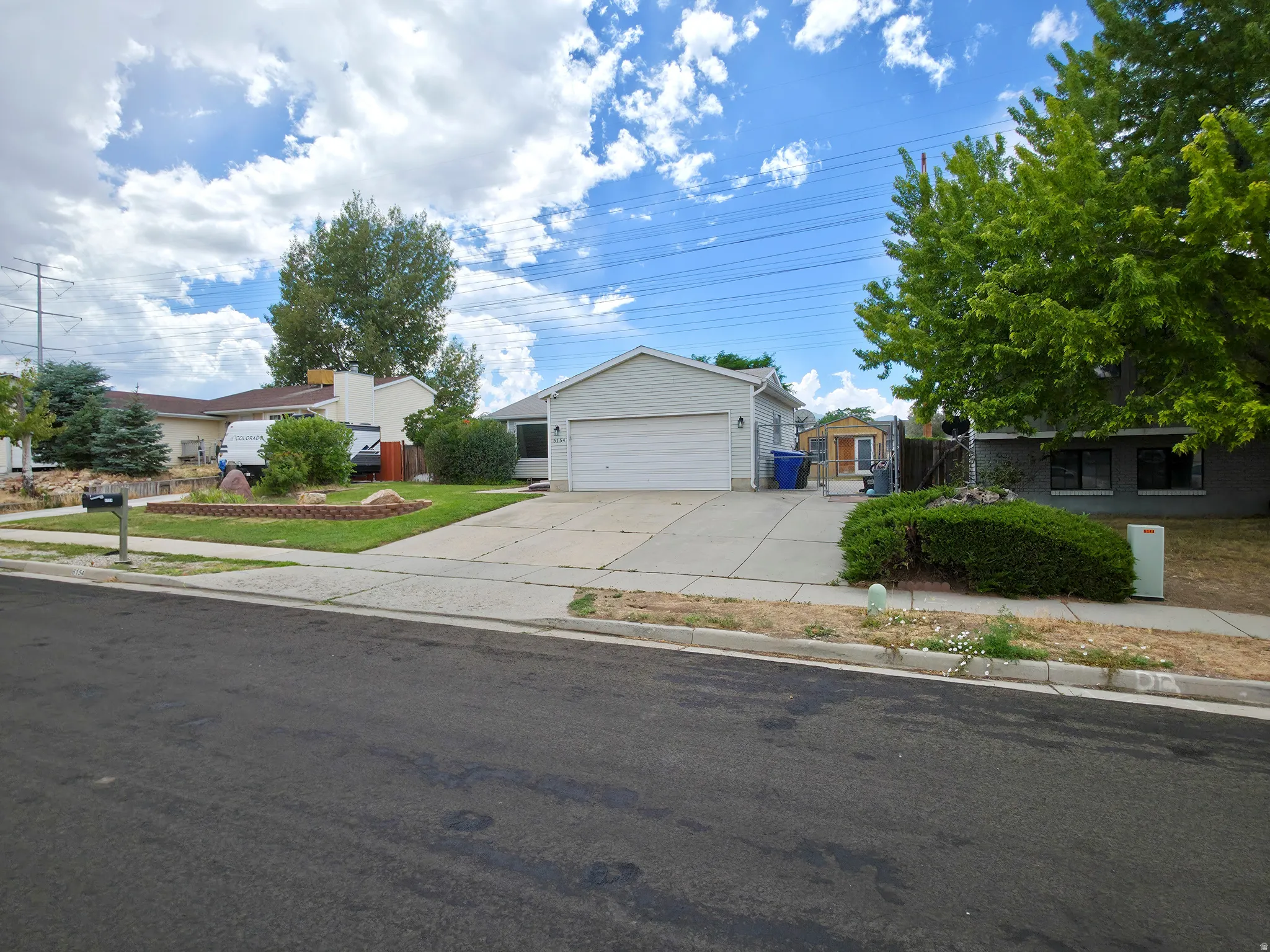 Southwestern view of front yard.