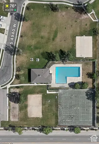 Community amenities include a swimming pool, a full-size tennis court, and a sand court