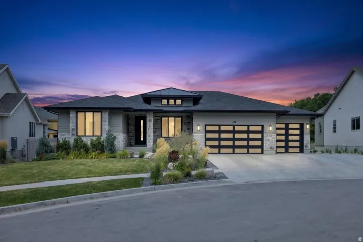 Contemporary ranch-style residence featuring a stone and siding exterior