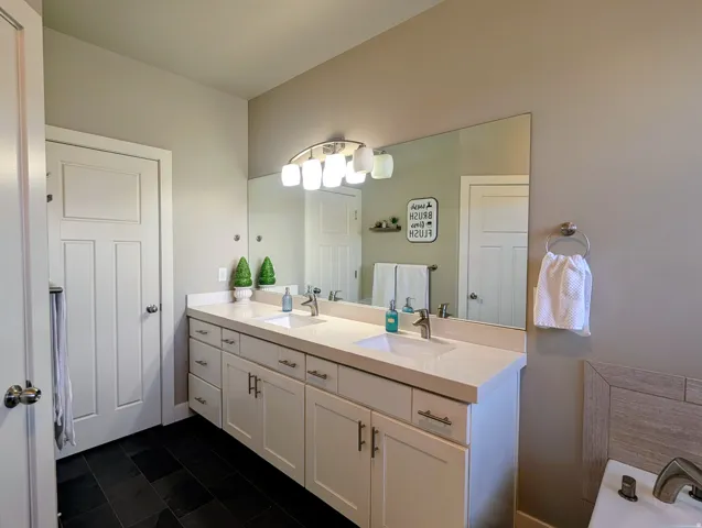 28 E Yellow Cliff Dr, Draper, Utah 84020