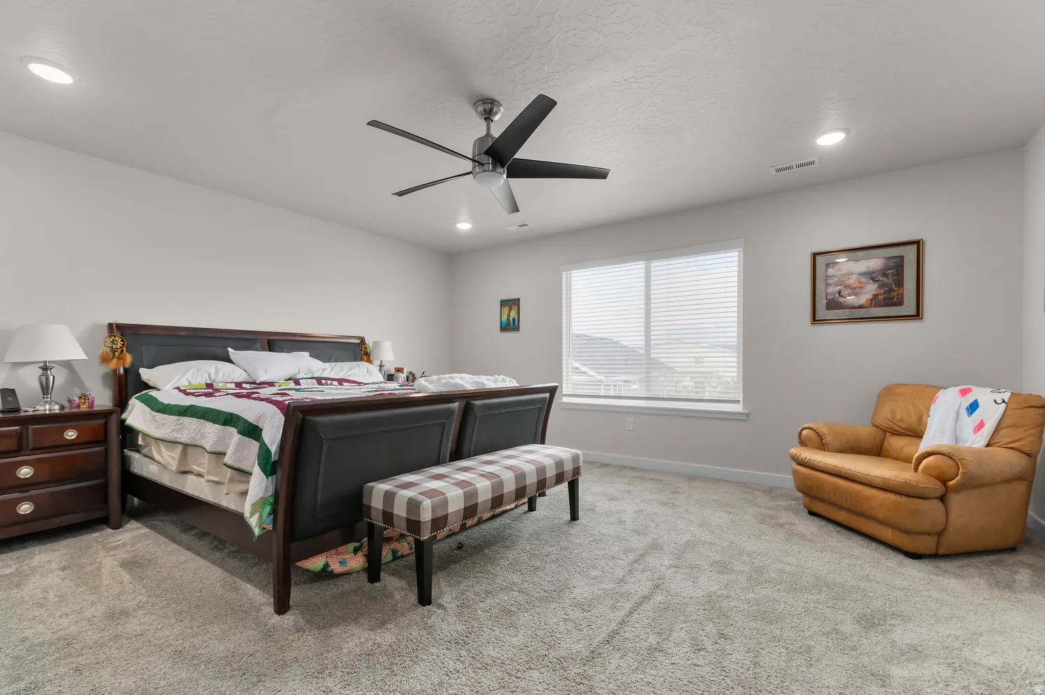 Spacious room featuring neutral carpeting and light-toned walls