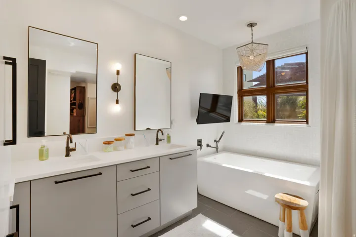 Dual vanity with white countertops, undermount sinks, and matte black hardware