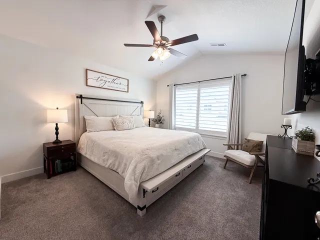Vaulted ceiling with a ceiling fan