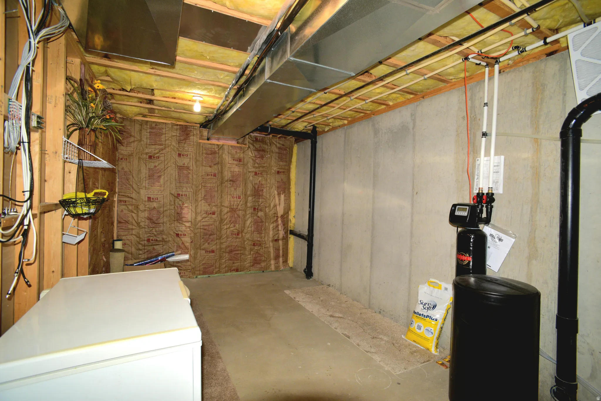 LARGE STORAGE ROOM WITH INCLUDED FREEZER