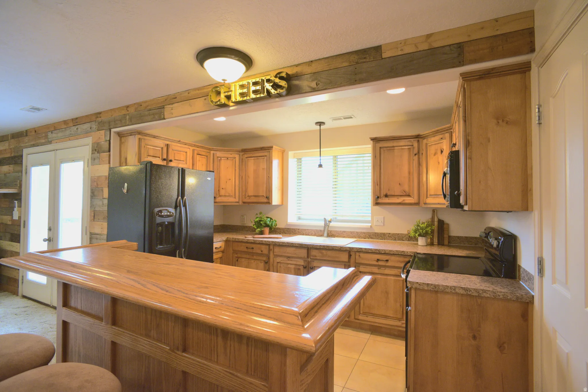 THIS KITCHEN IS THE PERFECT PLACE TO ENTERTAIN FAMILY AND FRIENDS!