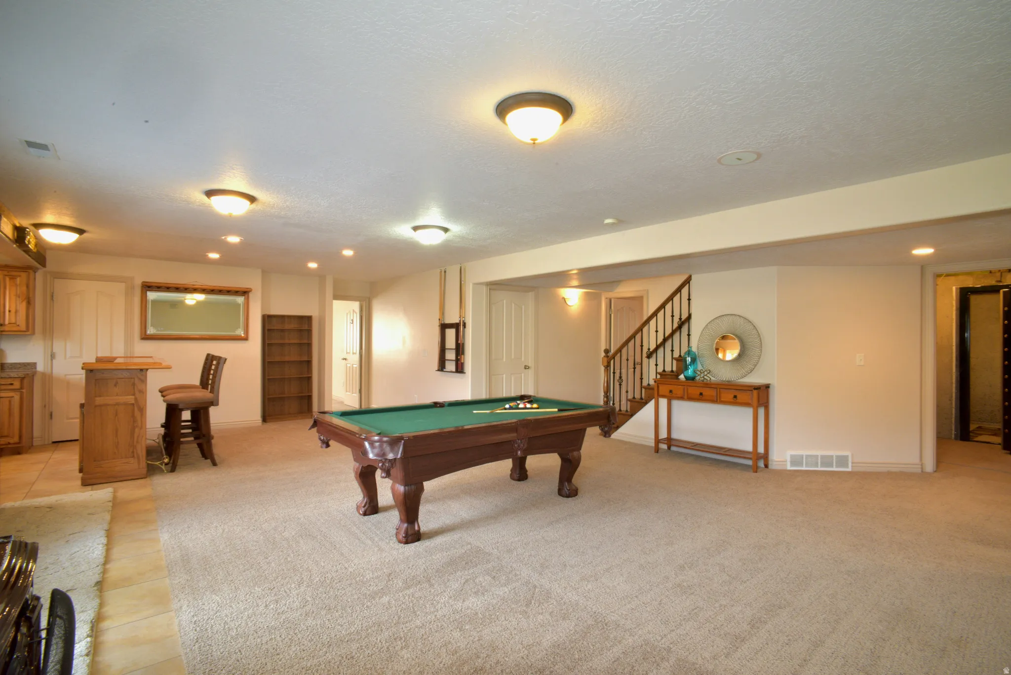 LARGE FAMILY ROOM DOWNSTAIRS WITH POOL TABLE FOR FAMILY FUN!