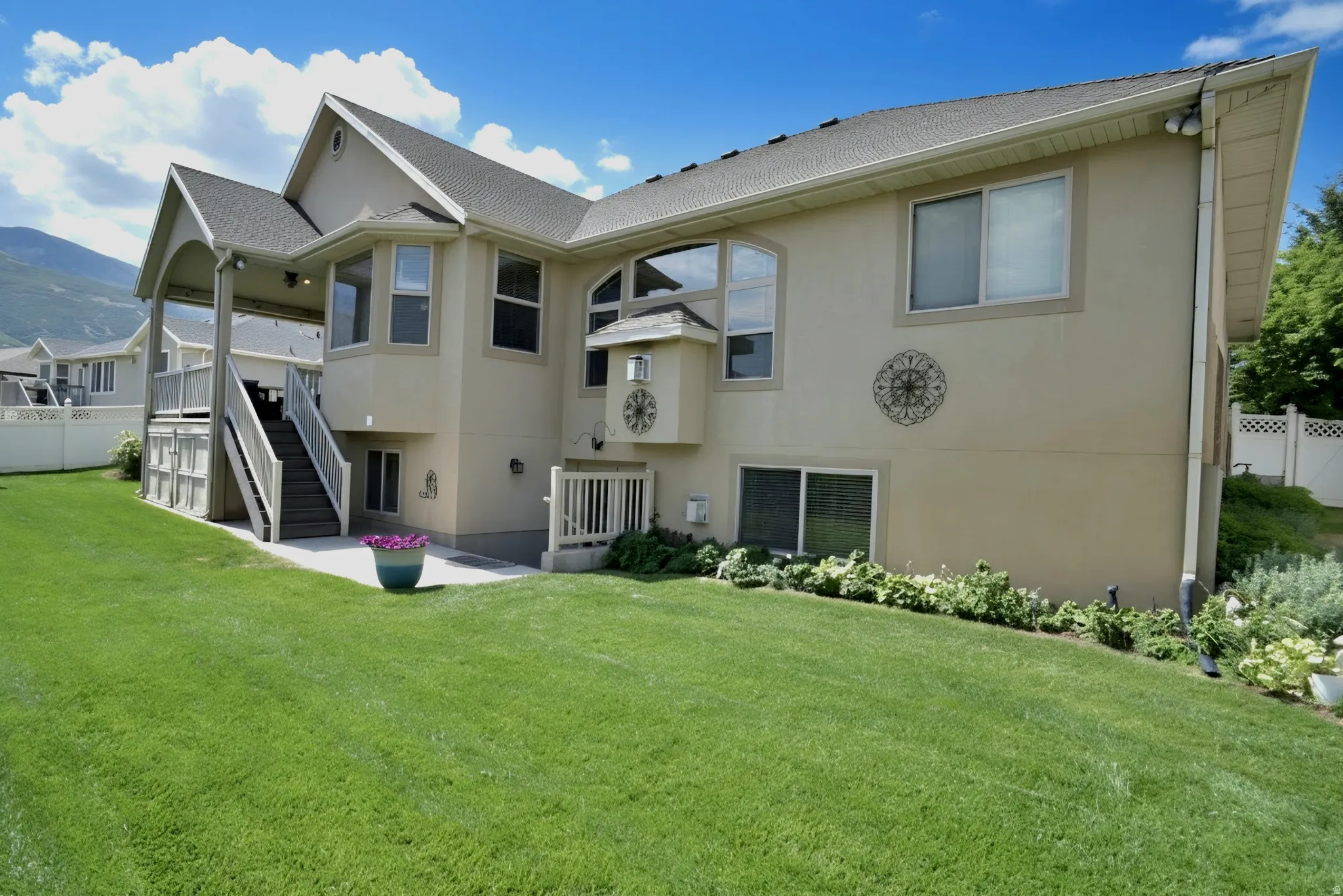 LOVELY YARD IS PERFECT FOR ENTERTAINING!