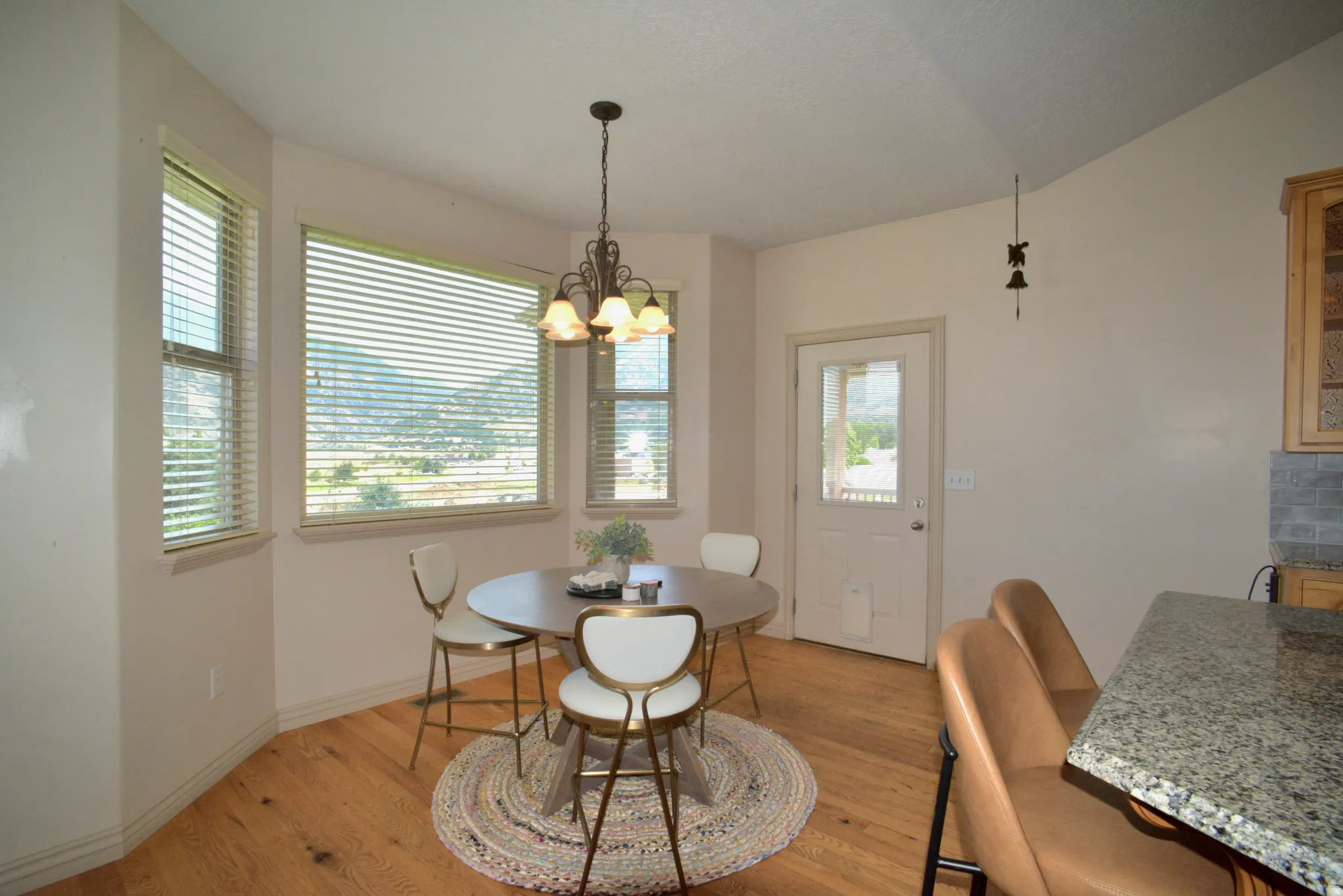 LIGHT-FILLED DINING AREA WITH WALKOUT TO COVERED DECK