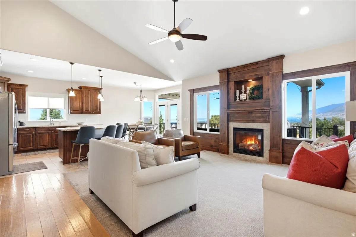Incredible windows that feature stunning valley and mountain views