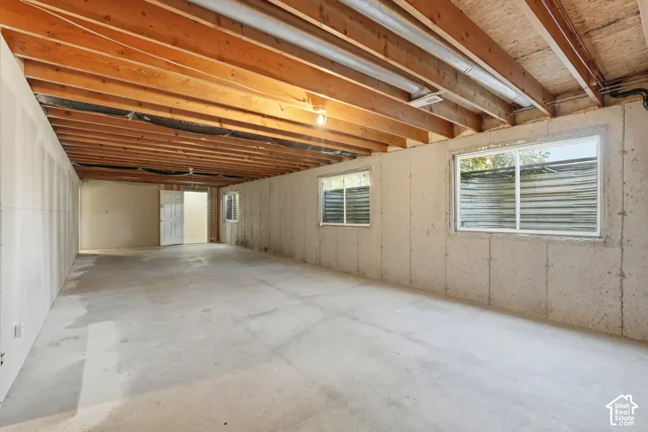 Unfinished  Family Room, has enough hspace to have another Bedroom and still have a large Family room.