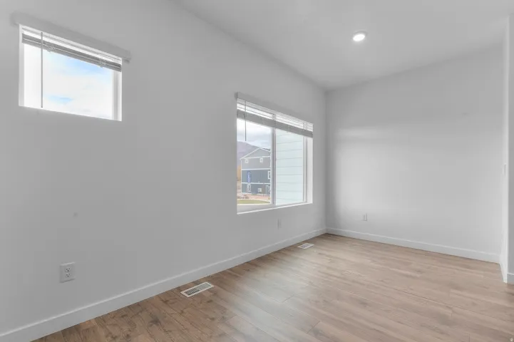 1218 N 275 E #202, Harrisville, Utah 84404