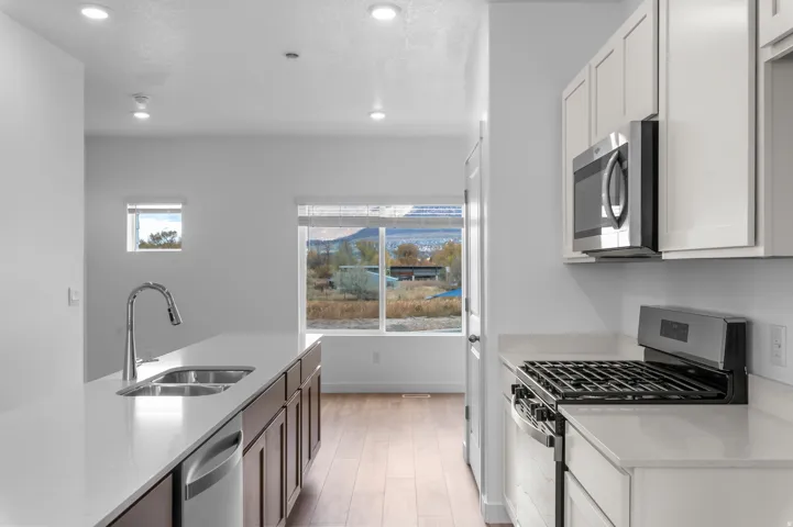 1218 N 275 E #202, Harrisville, Utah 84404