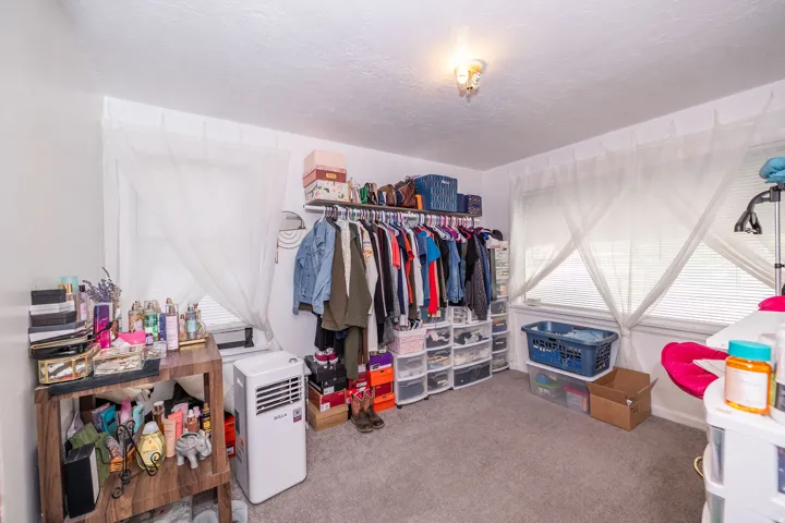 Carpeted room with a ceiling-mounted light fixture