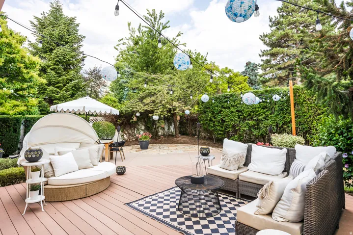 Expansive outdoor deck featuring composite decking and a checkered area rug