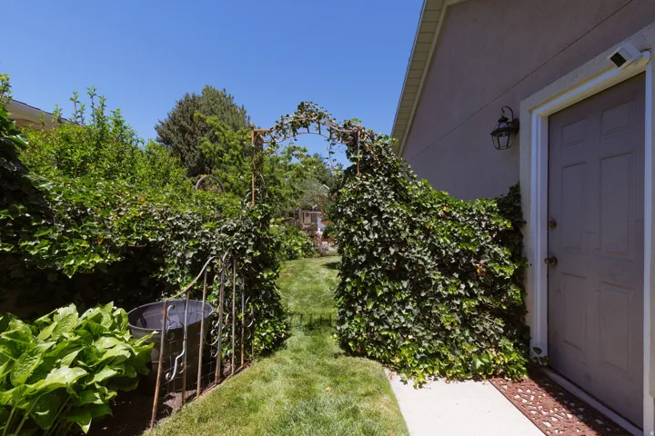 2050 E Johnstone Dr, Sandy, Utah 84093