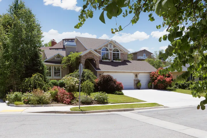 2050 E Johnstone Dr, Sandy, Utah 84093