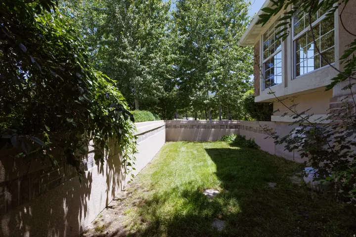 2050 E Johnstone Dr, Sandy, Utah 84093