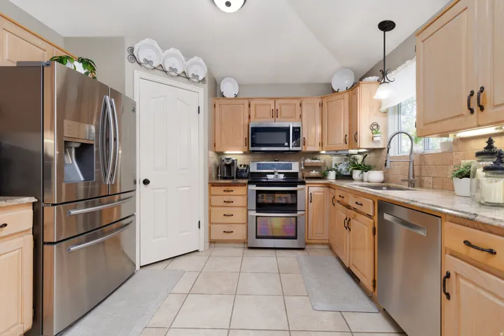 2050 E Johnstone Dr, Sandy, Utah 84093
