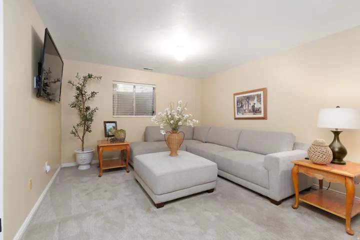 2050 E Johnstone Dr, Sandy, Utah 84093